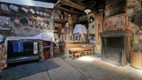 Moradia T5 para Venda em Quirás e Pinheiro Novo