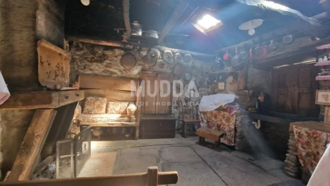 Moradia T5 para Venda em Quirás e Pinheiro Novo