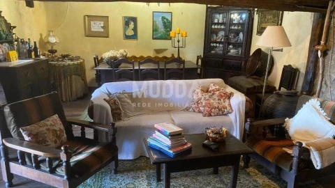 Moradia T5 para Venda em Quirás e Pinheiro Novo