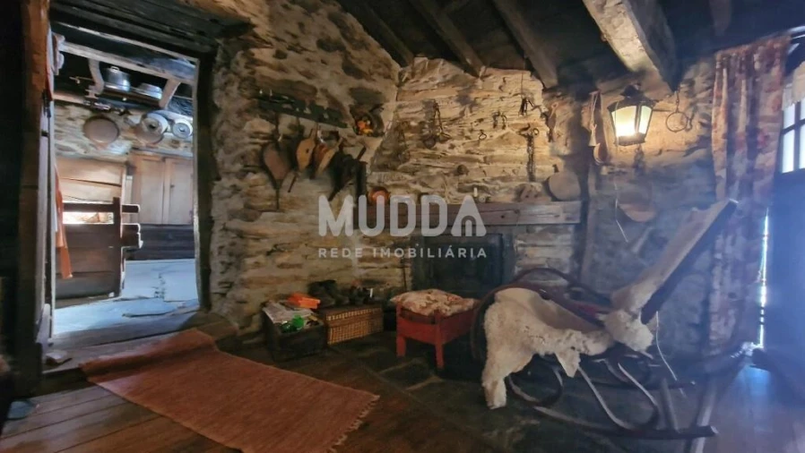 Moradia T5 para Venda em Quirás e Pinheiro Novo Foto 13