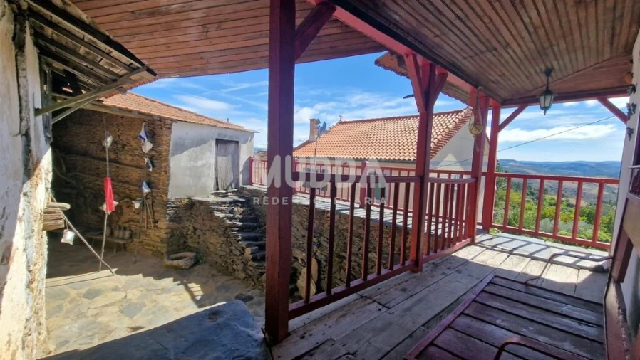 Moradia T5 para Venda em Quirás e Pinheiro Novo