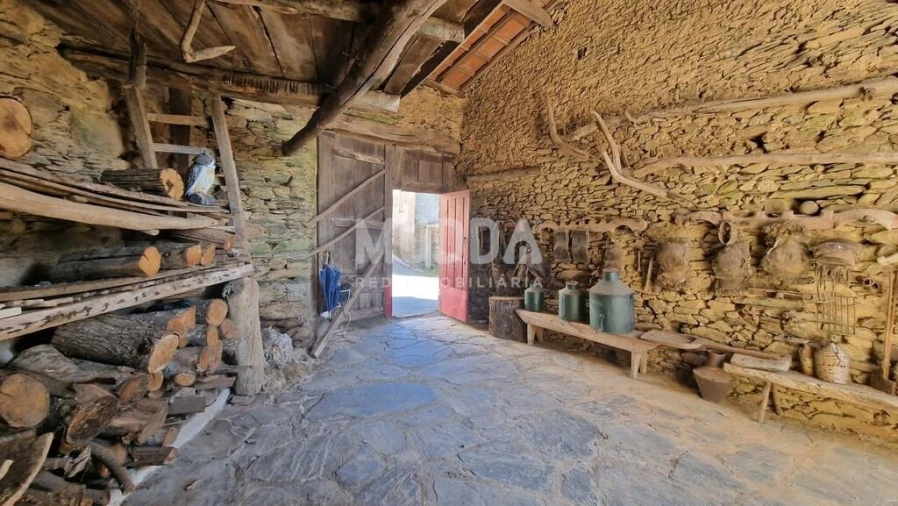 Moradia T5 para Venda em Quirás e Pinheiro Novo Foto 16