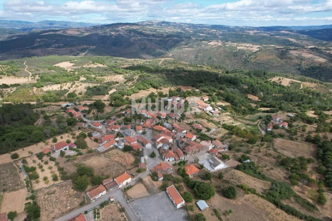 Moradia T5 para Venda em Quirás e Pinheiro Novo Foto 8