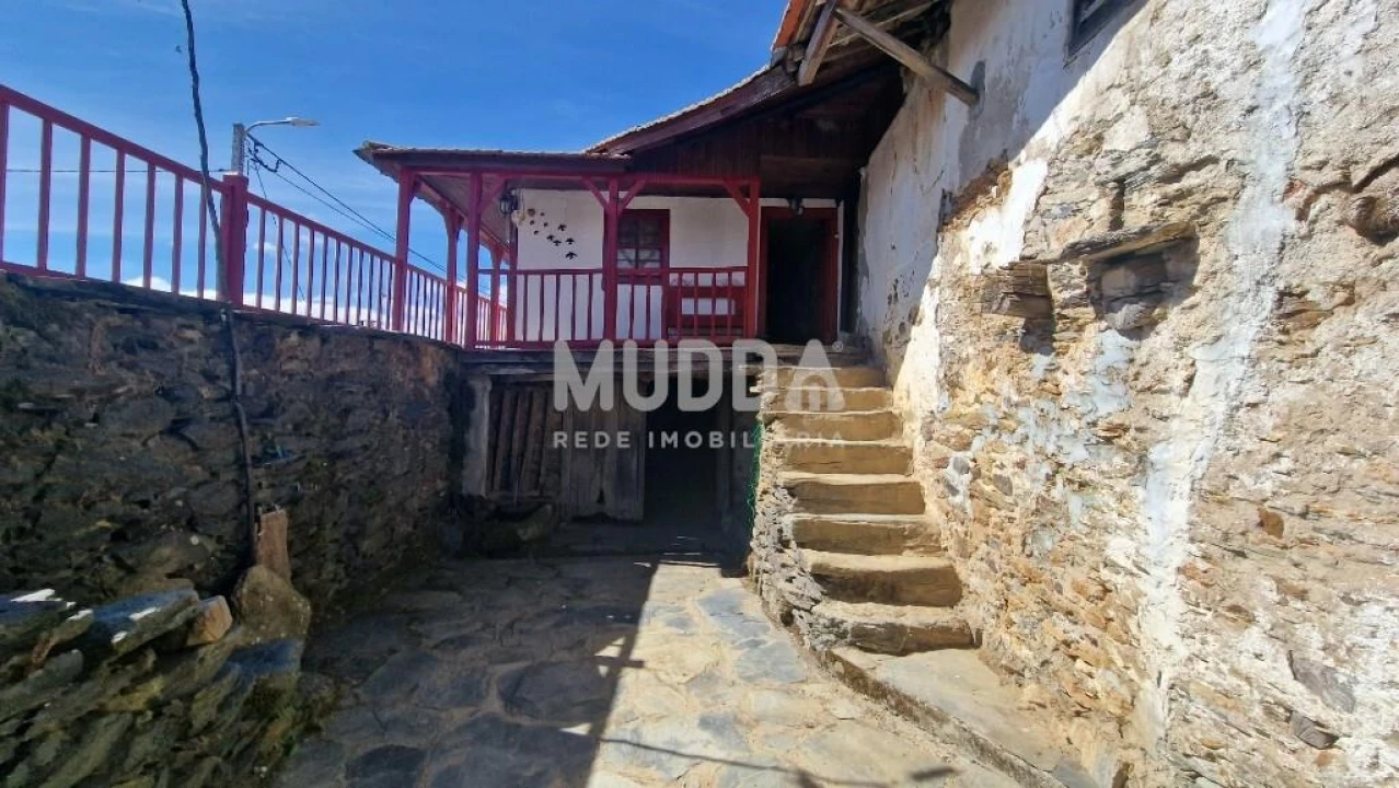 Moradia T5 para Venda em Quirás e Pinheiro Novo Foto 6