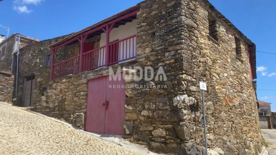 Moradia T5 para Venda em Quirás e Pinheiro Novo