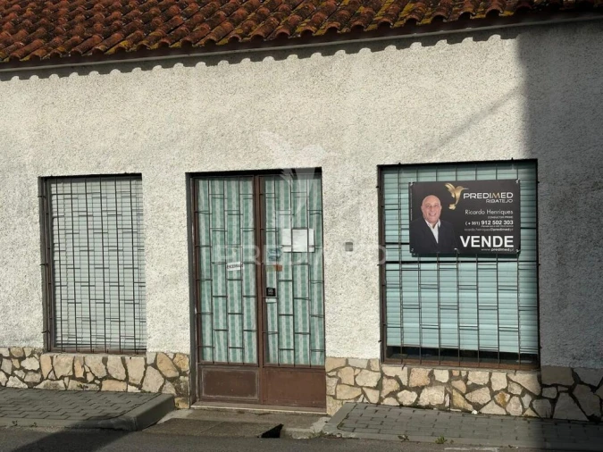 Moradia T9 para Venda em Povoa da Isenta Foto 3