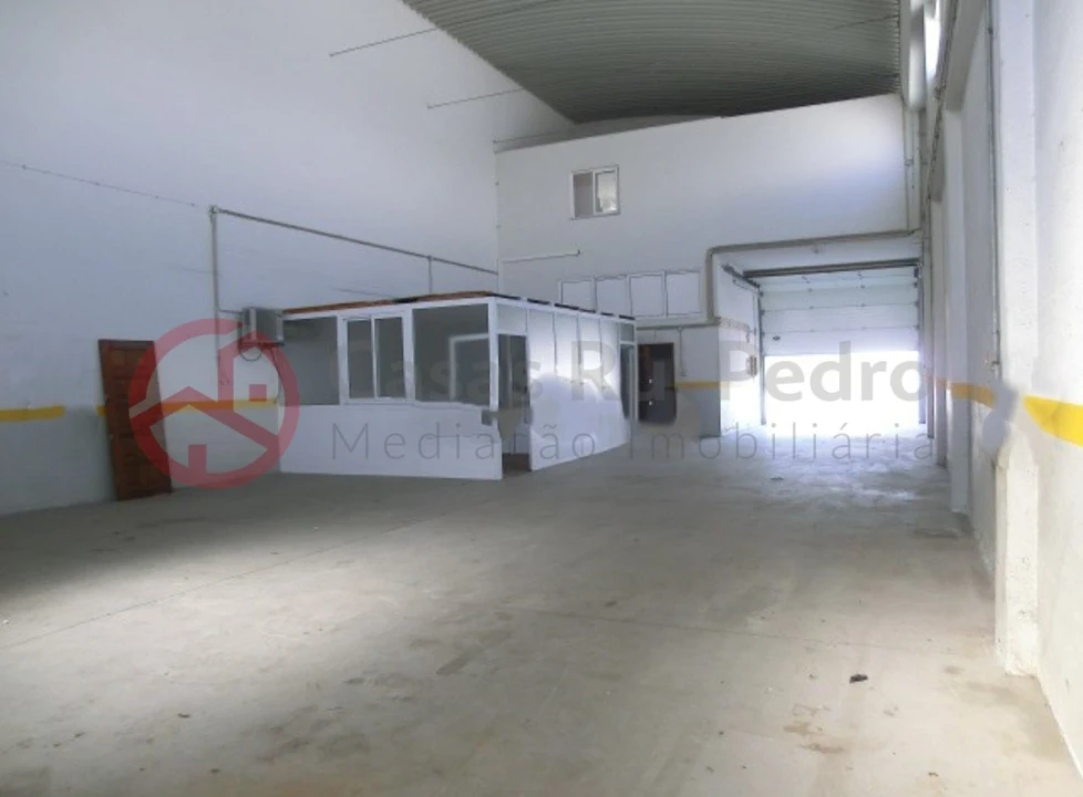 Armazém para Venda em Seixal, Arrentela e Aldeia de Paio Pires Foto 1