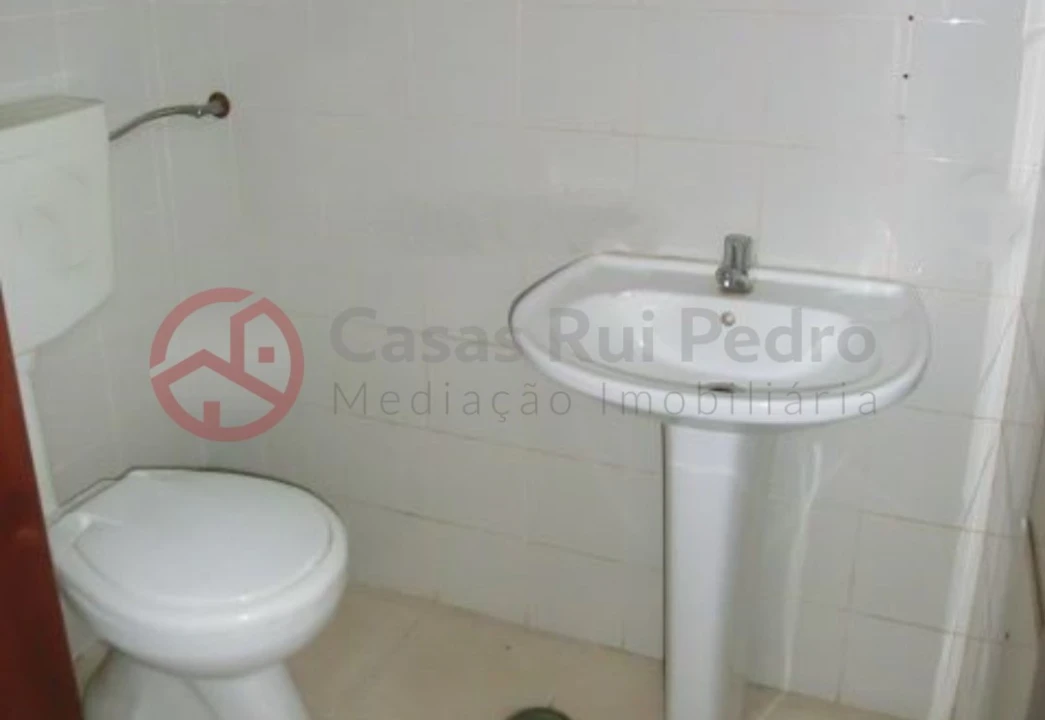 Armazém para Venda em Seixal, Arrentela e Aldeia de Paio Pires Foto 10