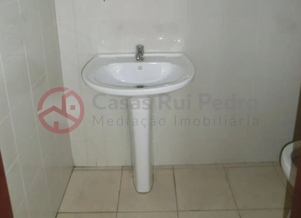 Armazém para Venda em Seixal, Arrentela e Aldeia de Paio Pires Foto 11