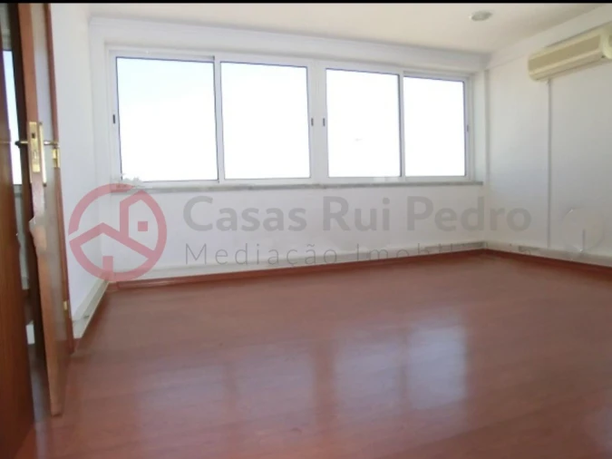 Armazém para Venda em Seixal, Arrentela e Aldeia de Paio Pires Foto 7