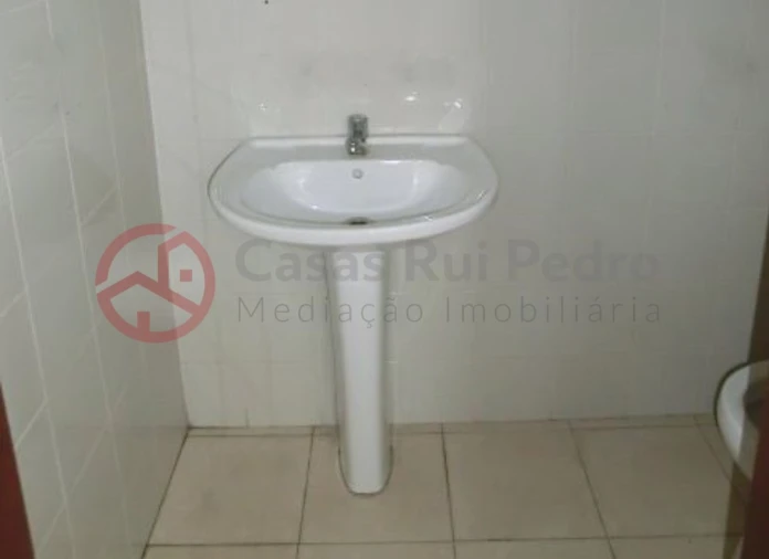 Armazém para Venda em Seixal, Arrentela e Aldeia de Paio Pires Foto 11