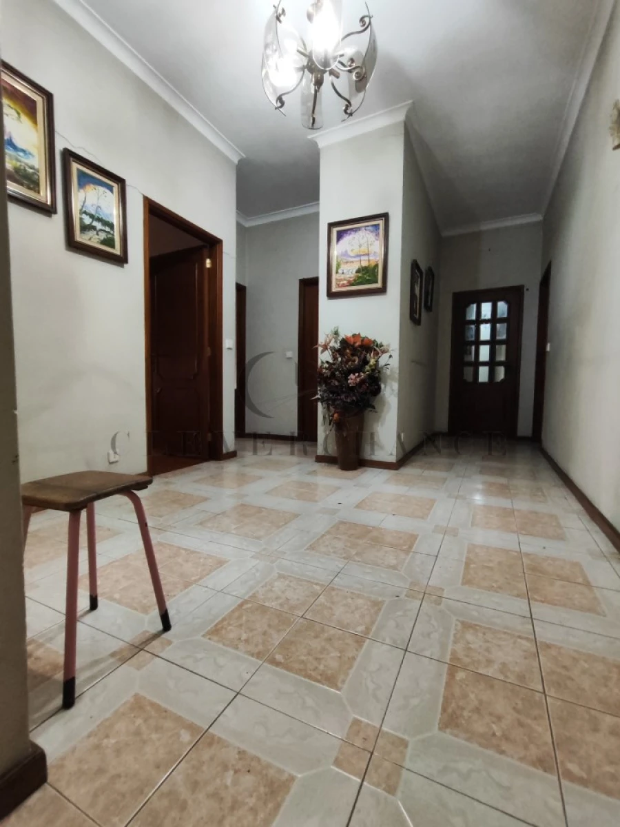 Moradia T6 para Venda em Argoncilhe Foto 12