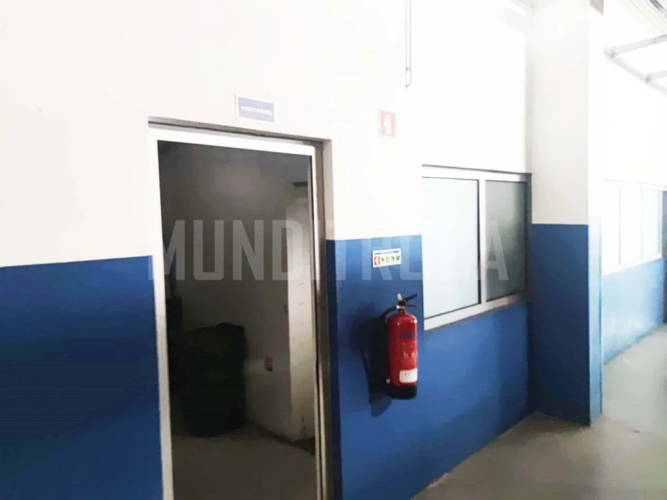 Armazém para Venda em Vila das Aves Foto 14