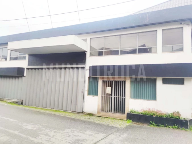 Armazém para Venda em Vila das Aves