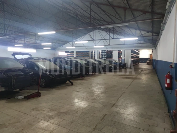 Armazém para Venda em Vila das Aves Foto 10