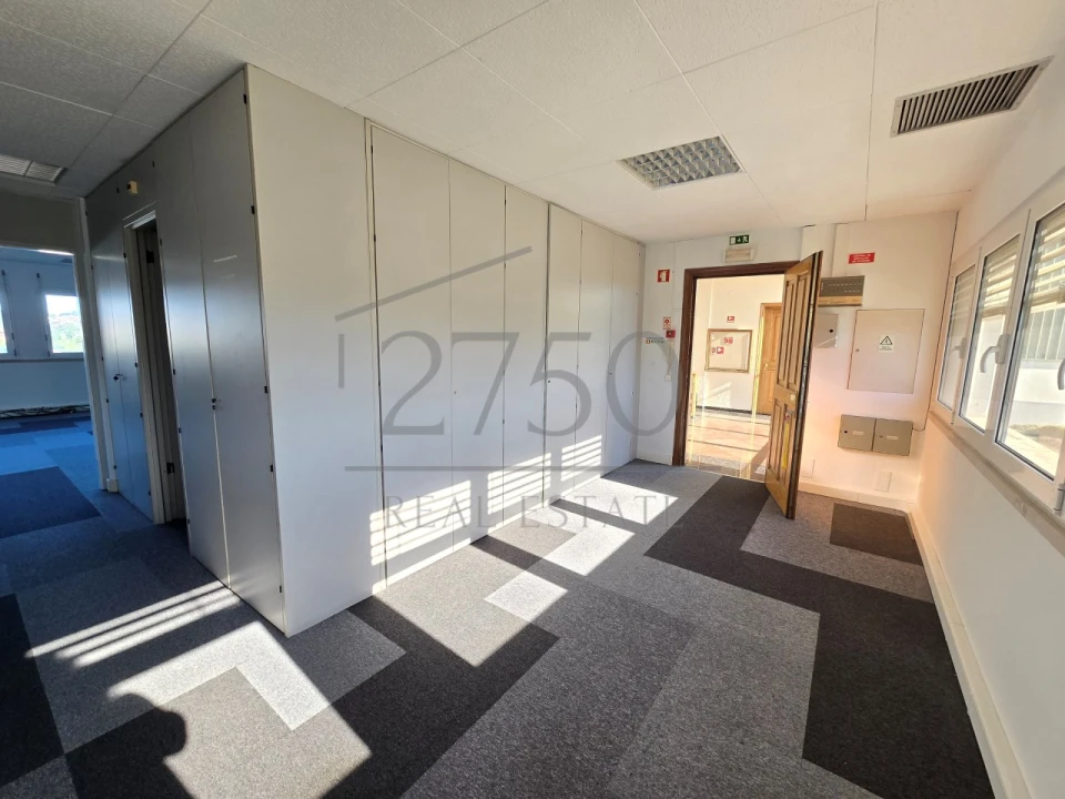 Escritório para Arrendamento em Rio de Mouro Foto 3