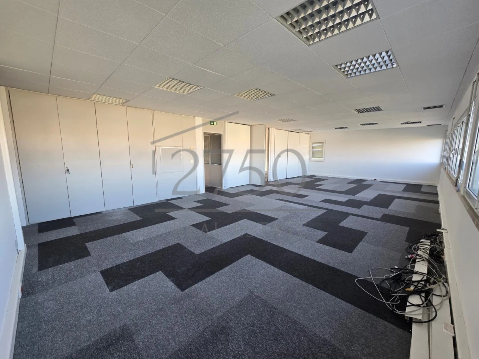 Escritório para Arrendamento em Rio de Mouro Foto 8