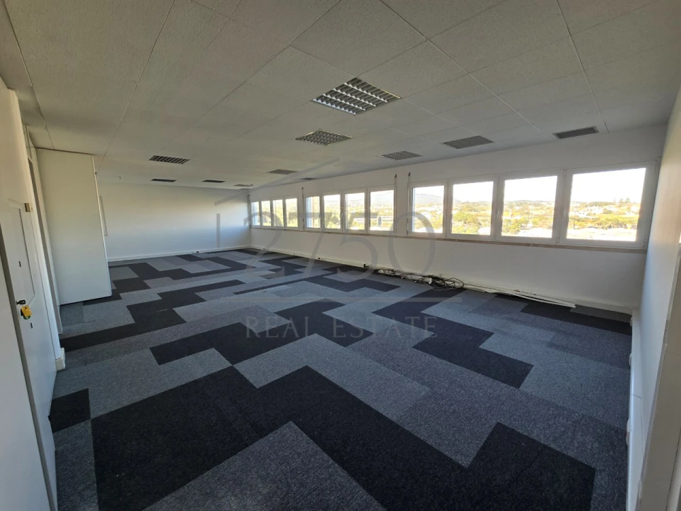 Escritório para Arrendamento em Rio de Mouro Foto 1