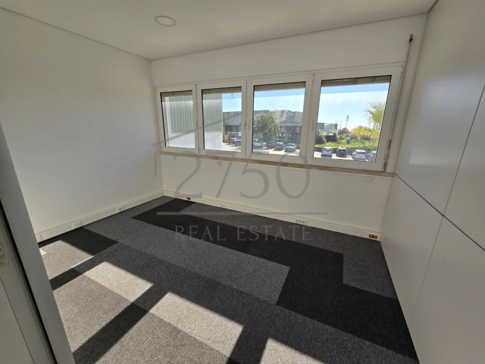 Escritório para Arrendamento em Rio de Mouro Foto 17