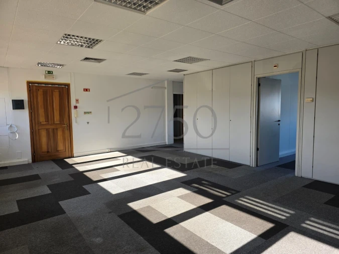 Escritório para Arrendamento em Rio de Mouro Foto 14