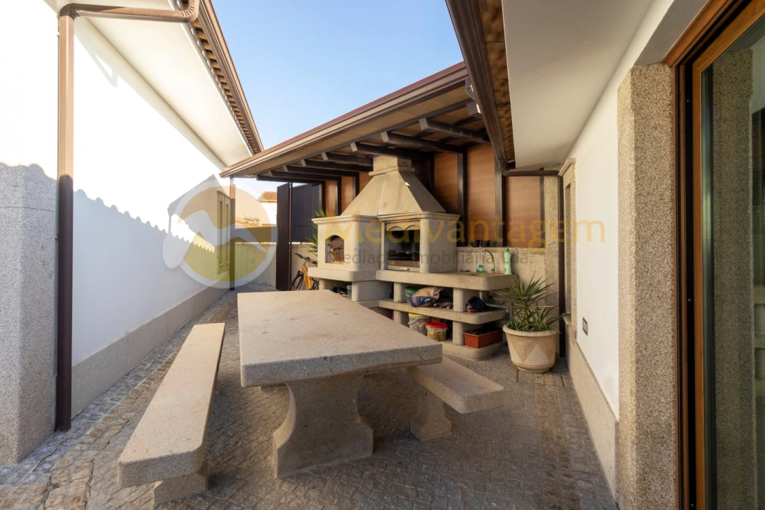 Moradia T3 para Venda em Mire de Tibães Foto 3