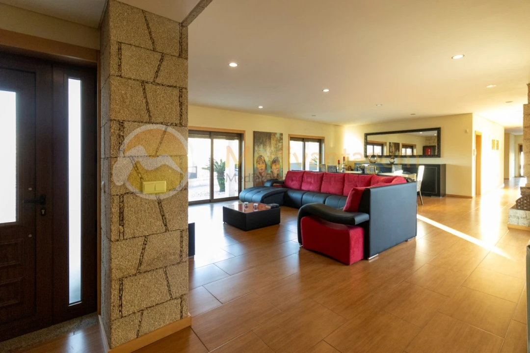 Moradia T3 para Venda em Mire de Tibães Foto 8