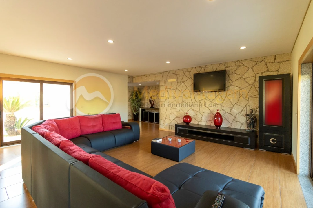 Moradia T3 para Venda em Mire de Tibães Foto 10