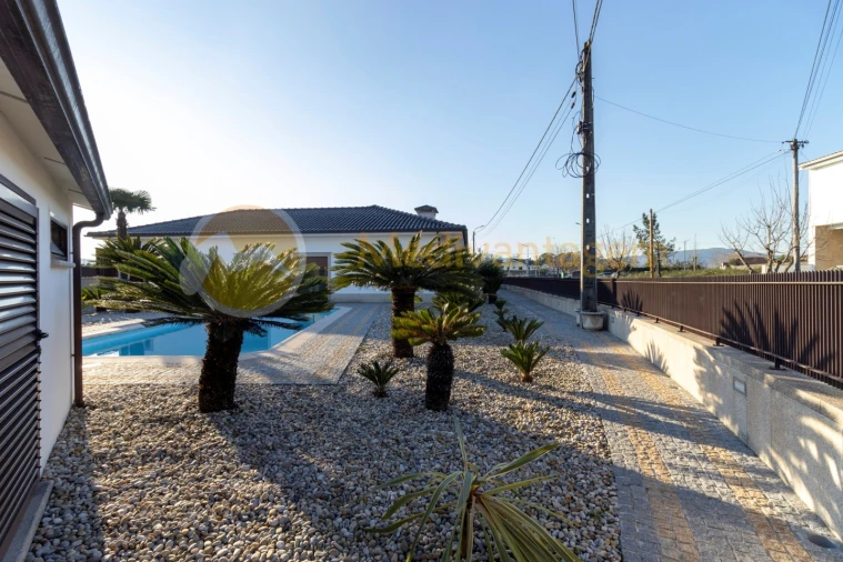 Moradia T3 para Venda em Mire de Tibães Foto 30