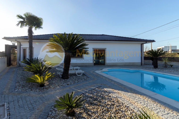 Moradia T3 para Venda em Mire de Tibães Foto 1