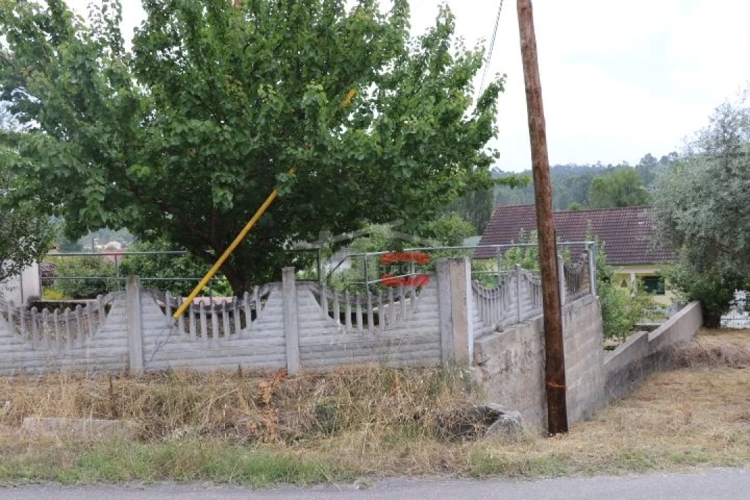 Terreno Misto para Venda em Caxarias Foto 8