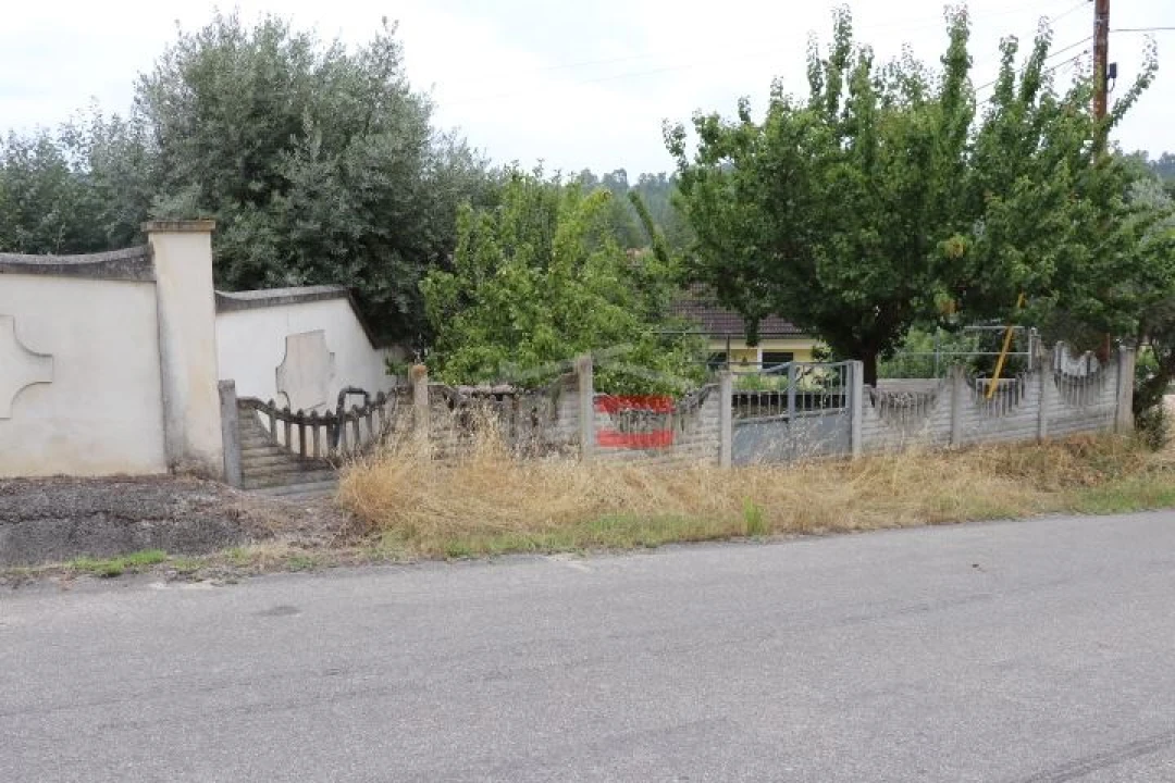 Terreno Misto para Venda em Caxarias Foto 9