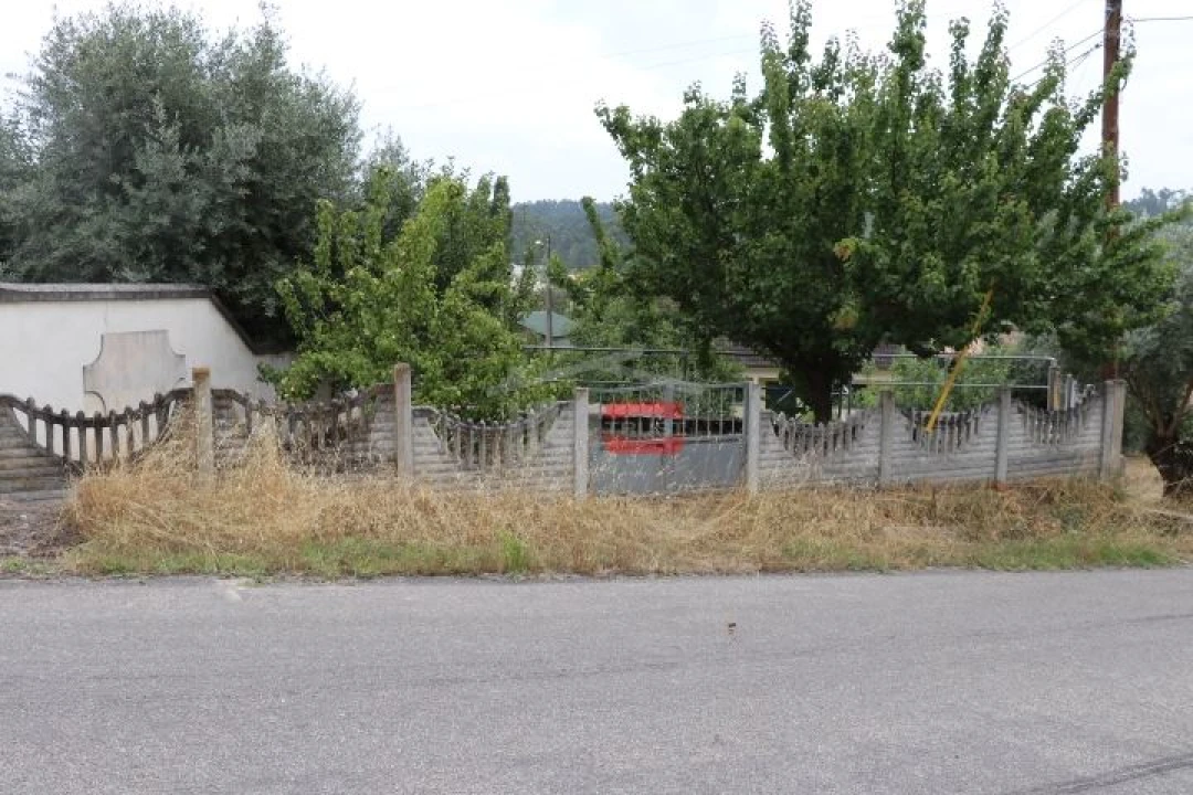 Terreno Misto para Venda em Caxarias Foto 10