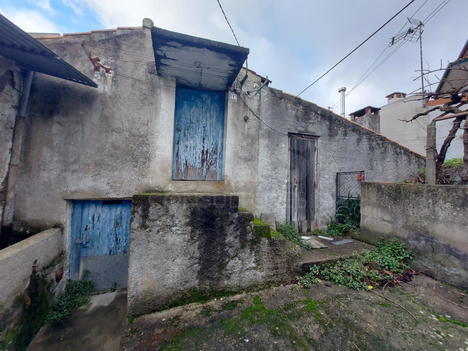Prédio para Venda em Cerdeira e Moura da Serra Foto 1
