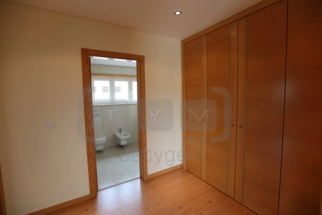 Moradia T5 para Venda em São João Baptista e Santa Maria dos Olivais Foto 27