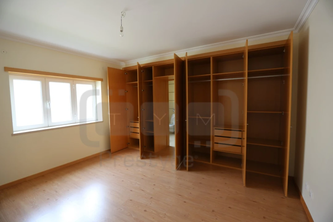 Moradia T5 para Venda em São João Baptista e Santa Maria dos Olivais Foto 11