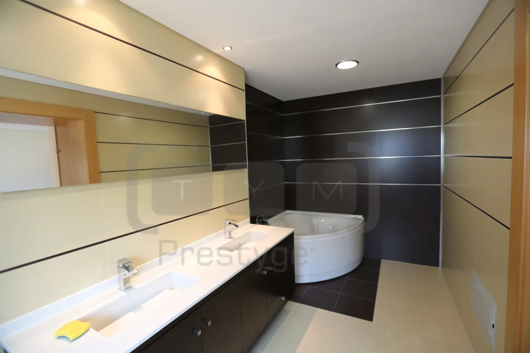 Moradia T5 para Venda em São João Baptista e Santa Maria dos Olivais Foto 13