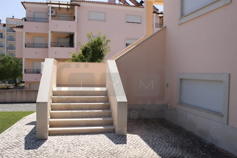 Moradia T5 para Venda em São João Baptista e Santa Maria dos Olivais Foto 3