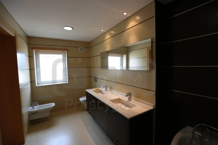 Moradia T5 para Venda em São João Baptista e Santa Maria dos Olivais Foto 14