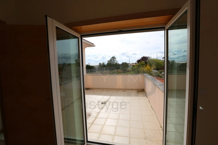 Moradia T5 para Venda em São João Baptista e Santa Maria dos Olivais Foto 30