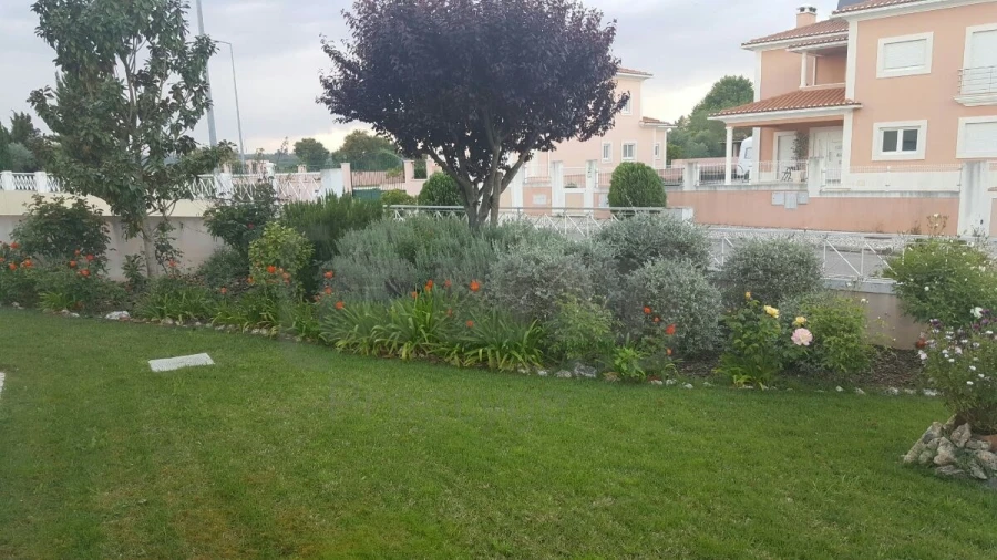 Moradia T5 para Venda em São João Baptista e Santa Maria dos Olivais Foto 37