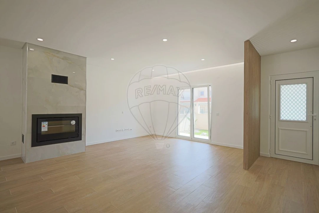 Moradia T4 para Venda em Turquel Foto 21