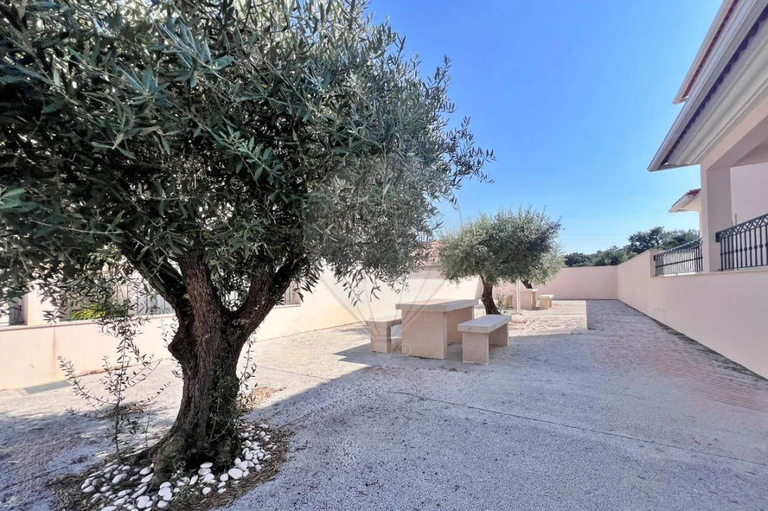 Moradia T4 para Venda em Turquel Foto 9