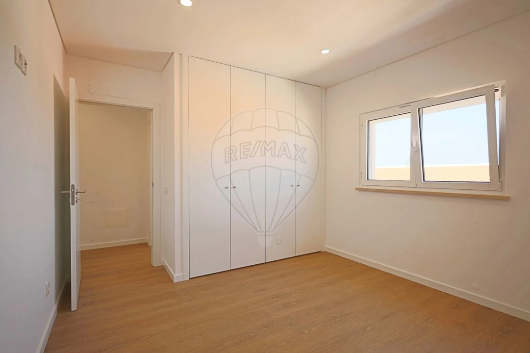 Moradia T4 para Venda em Turquel Foto 33