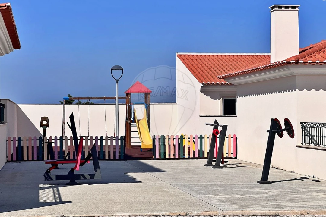 Moradia T4 para Venda em Turquel Foto 24