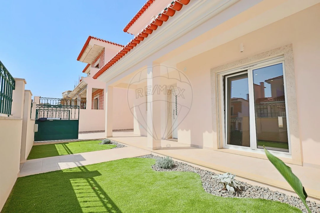 Moradia T4 para Venda em Turquel Foto 3