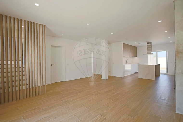 Moradia T4 para Venda em Turquel Foto 10