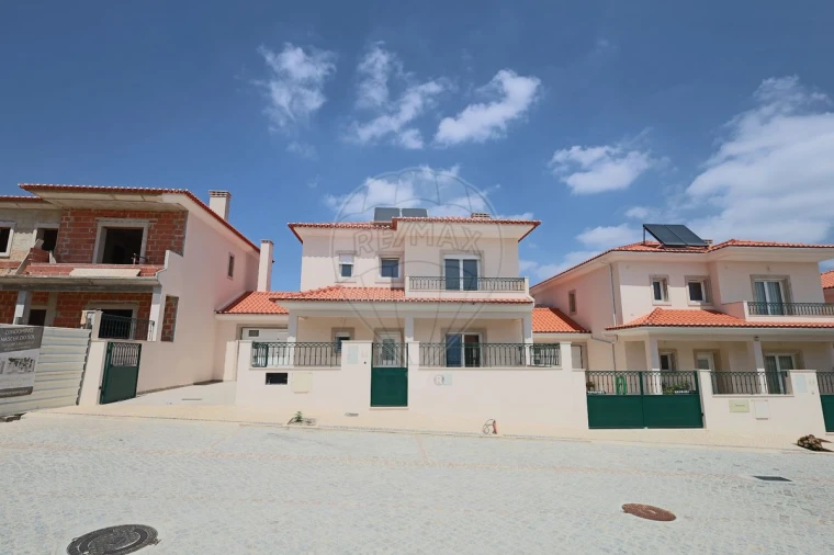 Moradia T4 para Venda em Turquel Foto 25