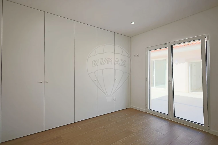 Moradia T4 para Venda em Turquel Foto 30