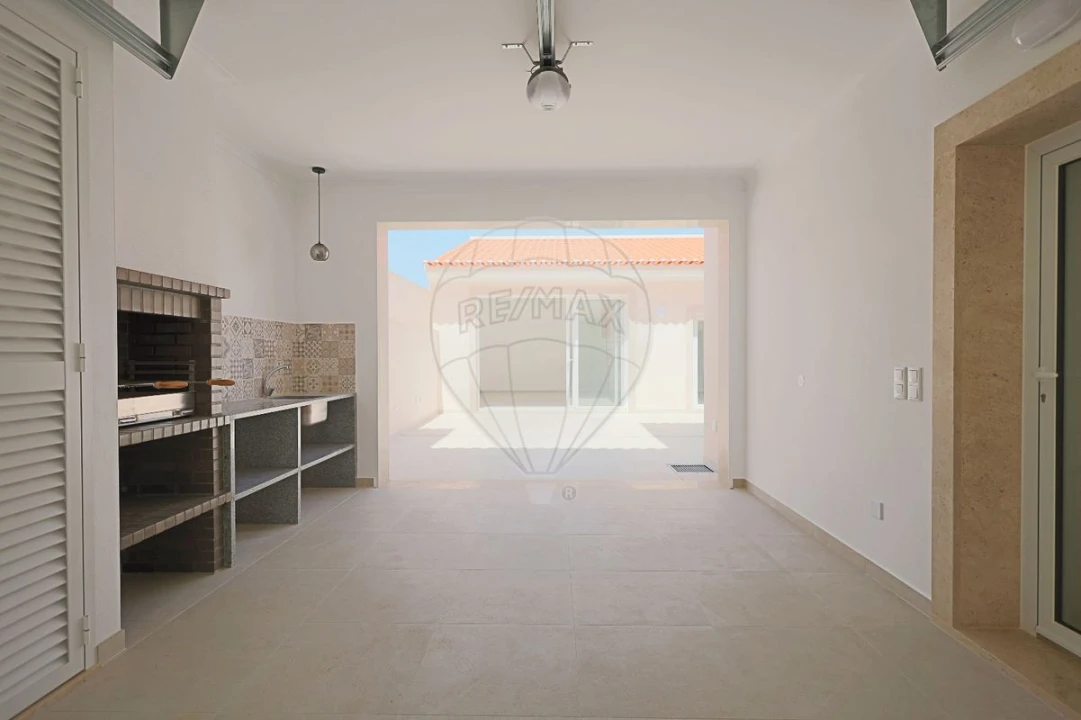 Moradia T4 para Venda em Turquel Foto 11