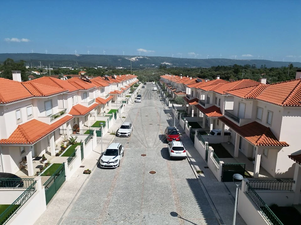 Moradia T4 para Venda em Turquel Foto 41